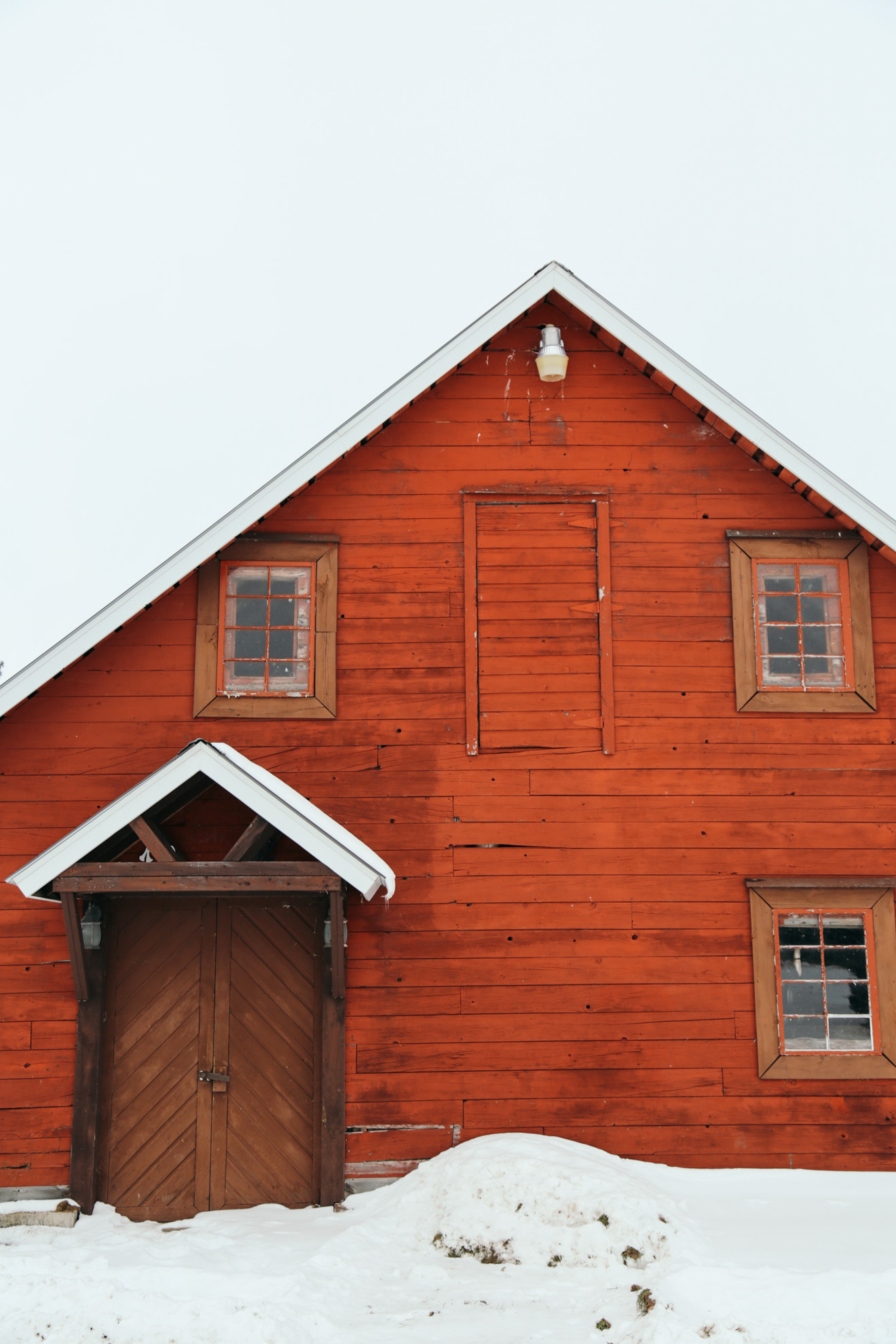 The Red Barn in Log Cabin